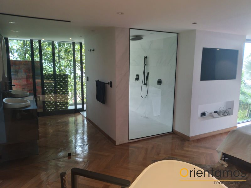 Casa para la venta en Medellín - El Poblado el codigo es 18395 foto numero 22