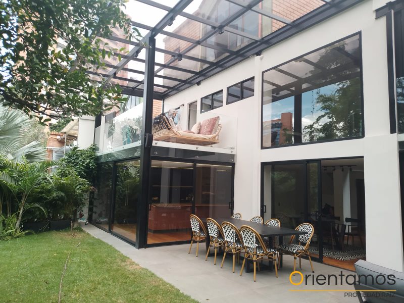Casa para la venta en Medellín - El Poblado el codigo es 18395 foto numero 2