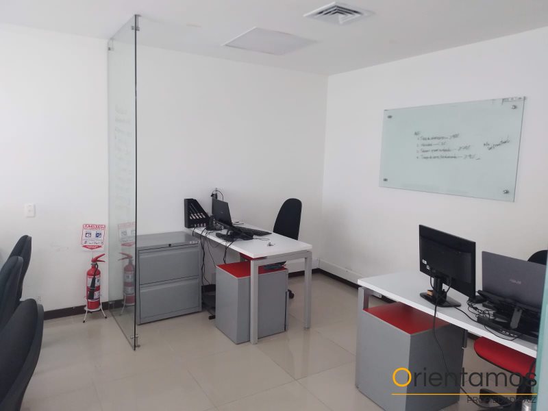 Oficina disponible para la venta en Medellín el codigo es 18537 foto numero 5