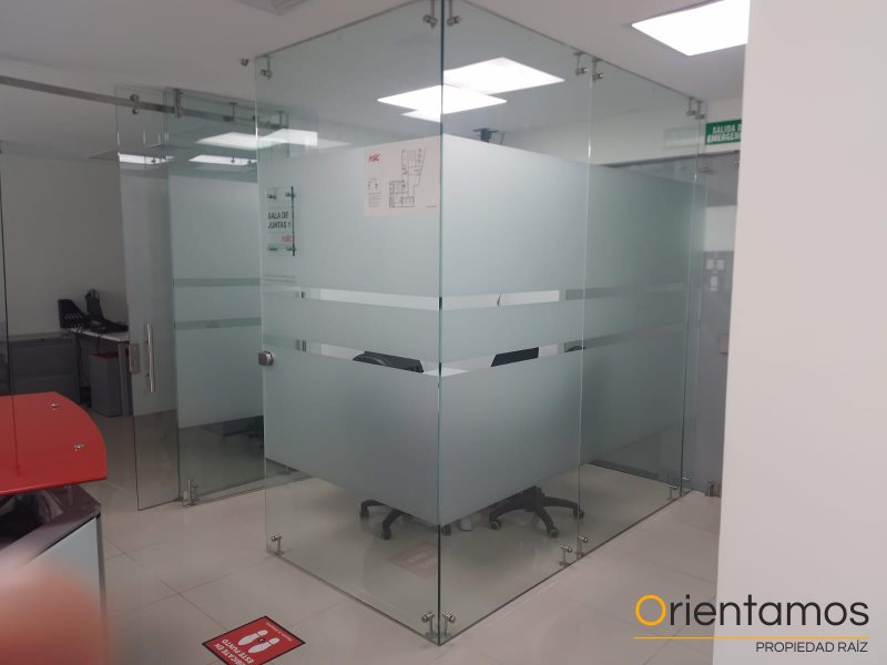 Oficina disponible para la venta en Medellín el codigo es 18537 foto numero 3