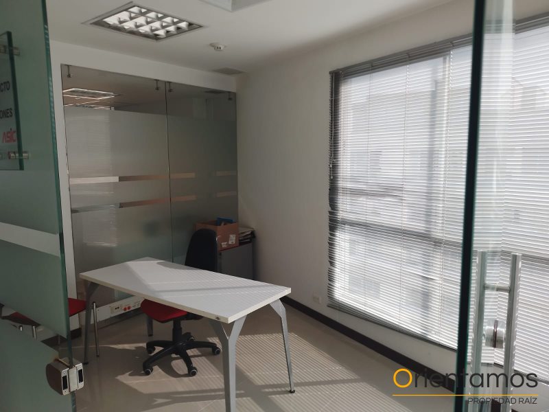 Oficina disponible para la venta en Medellín el codigo es 18537 foto numero 21