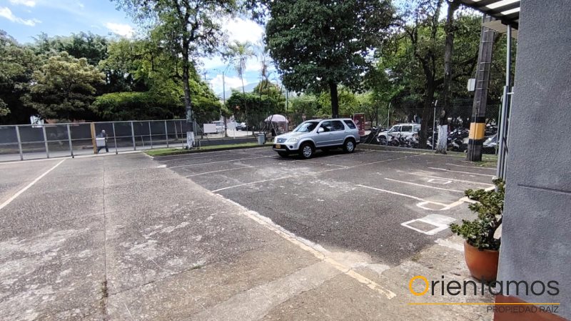 Bodega disponible para el arriendo en Medellín el codigo es 20407 foto numero 2