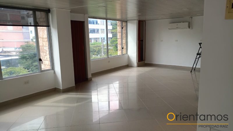 Oficina para el arriendo en Medellín - La 80 el codigo es 16584 foto numero 2