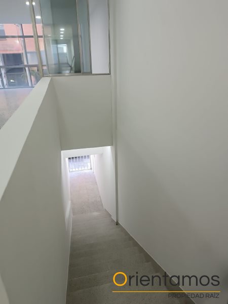 Oficina-Local disponible para el arriendo en Medellín el codigo es 20091 foto numero 2