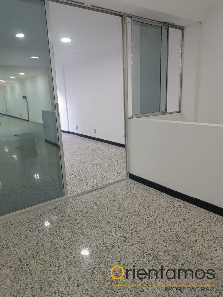 Oficina-Local disponible para el arriendo en Medellín el codigo es 20091 foto numero 4