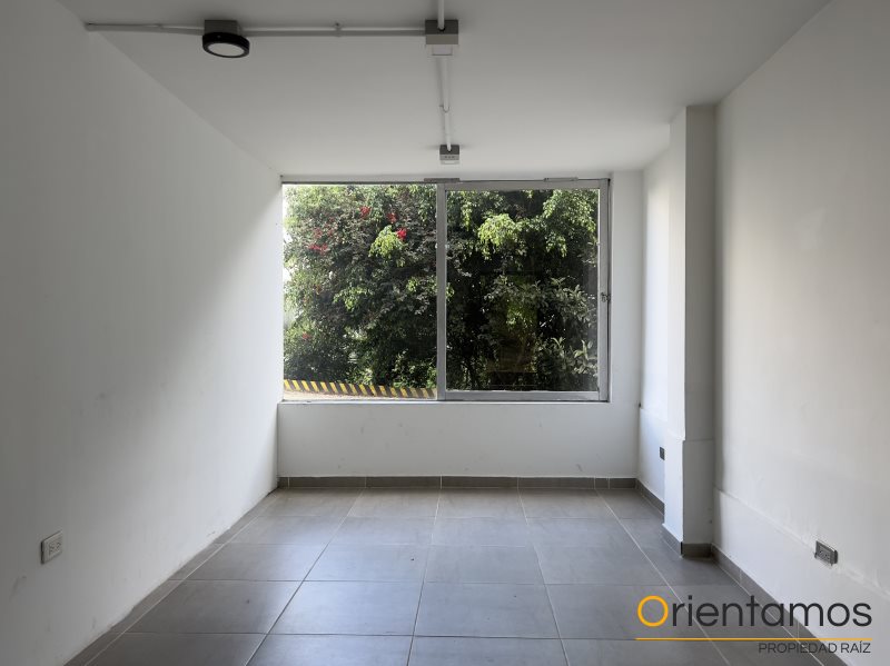 Oficina-Local disponible para el arriendo en Medellín el codigo es 19702 foto numero 3