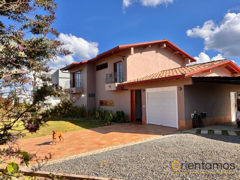 Casa disponible para el arriendo en Envigado el codigo es 19031 foto numero 2