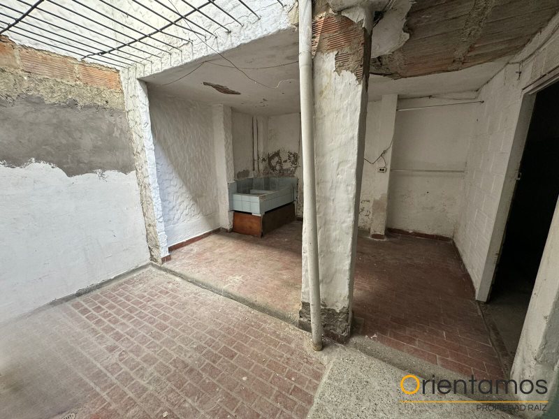 Casa-local disponible para el arriendo en Medellín el codigo es 19562 foto numero 4