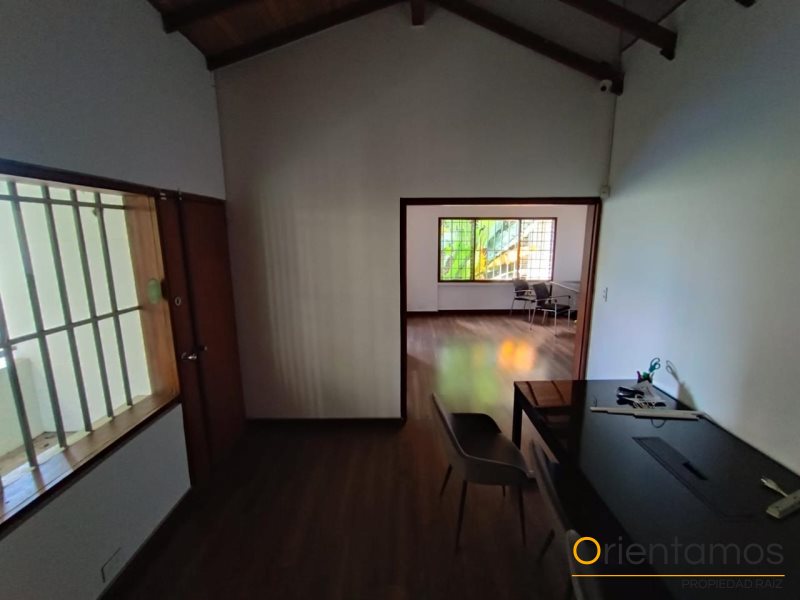 Casa-local disponible para el arriendo en Medellín el codigo es 5852 foto numero 5