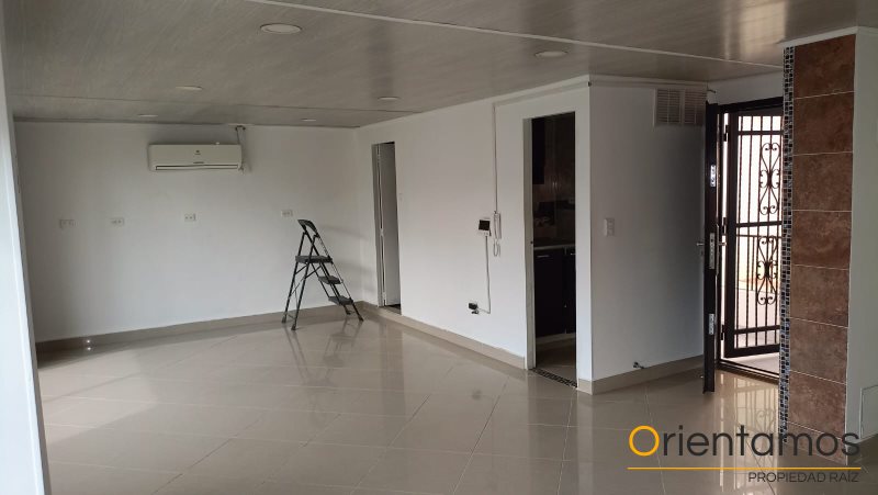 Oficina para el arriendo en Medellín - La 80 el codigo es 16584 foto numero 3