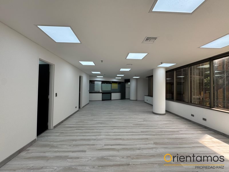 Oficina disponible para el arriendo en Medellín el codigo es 15847 foto numero 2