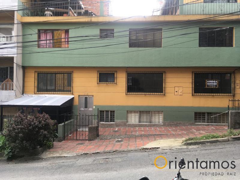 Casa-Local disponible para el arriendo en Medellin el codigo es 12631 foto numero 2